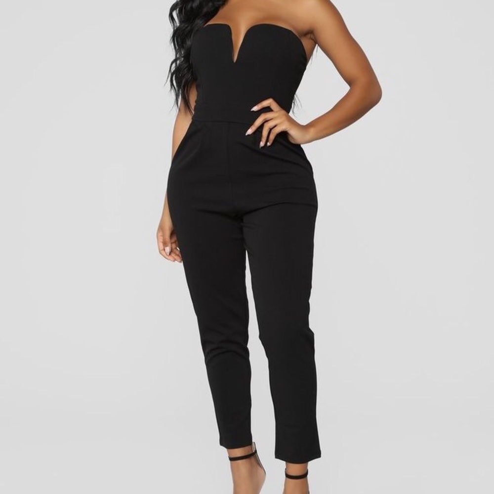 BLACK STRAPLESS JUMPSUIT